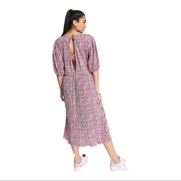 Asos design Monki plisse smock dress in pink ditsy floral - Picture 2 of 12